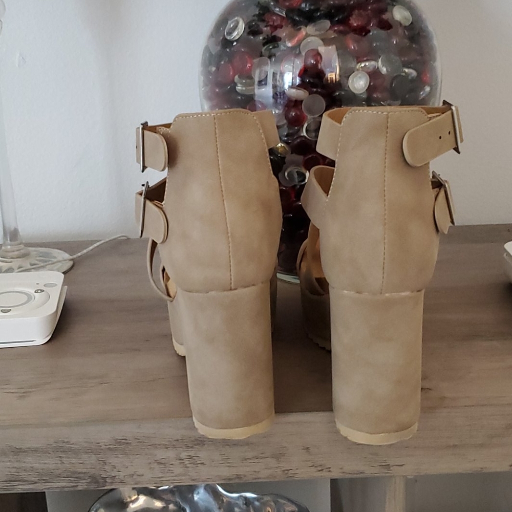 Charlotte Russe Faux suede Sandals NWOB 9/9.5 - Picture 4 of 7